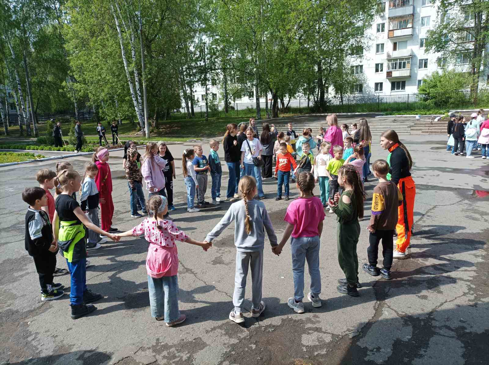 Приключения в лагере.
